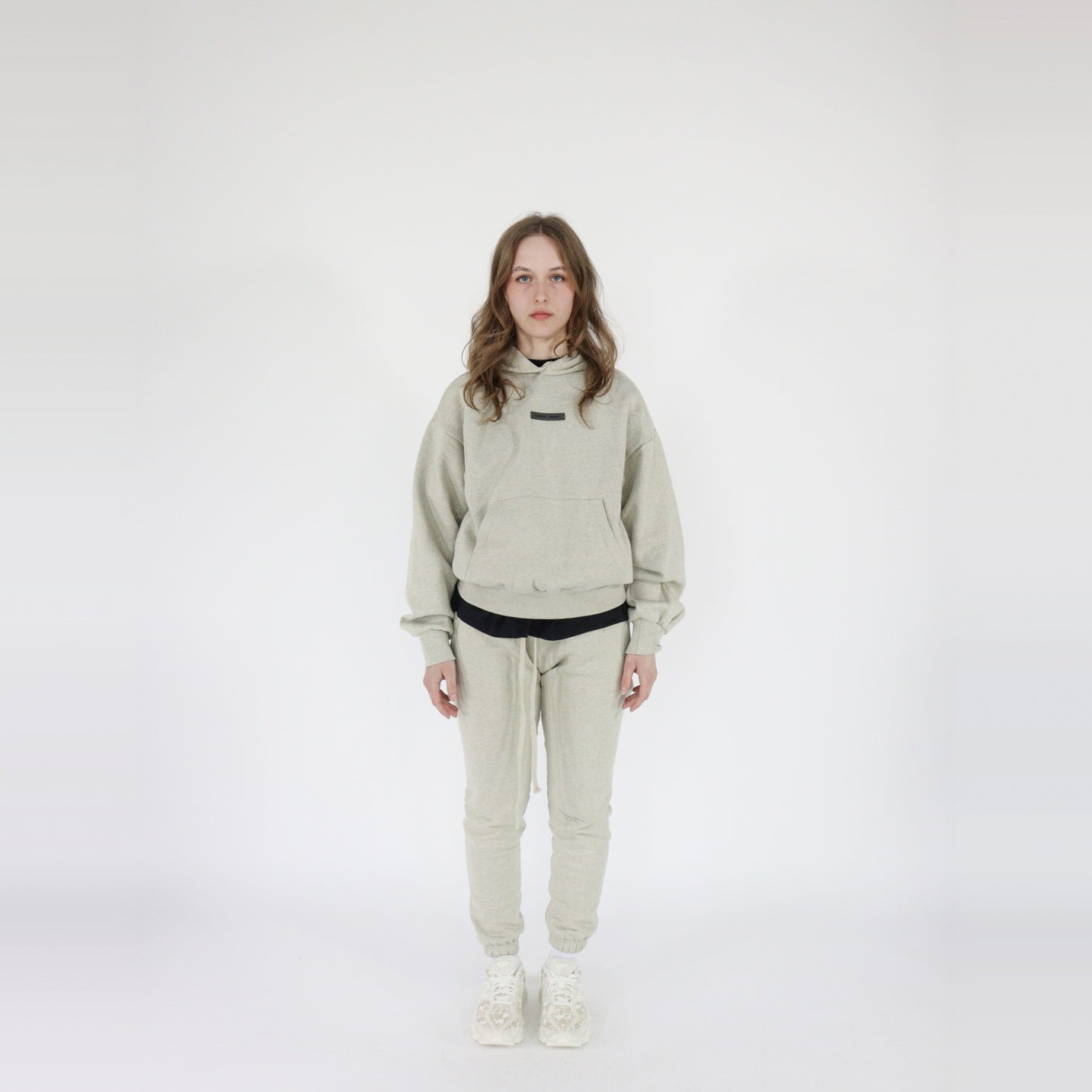 pikastore.cz - Fear of God Essentials S25 Hoodie Heather Stone + S25 Sweatpants Heather Stone SET-Bundle-pikastore.cz-pikastore.cz