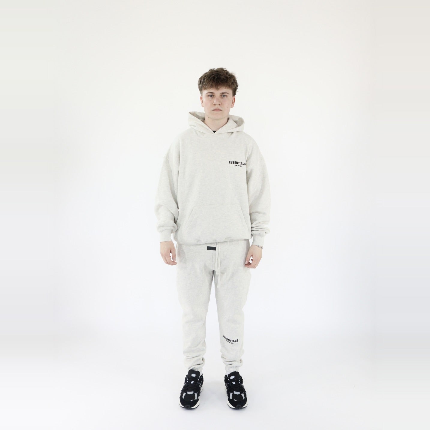 Fear of God Essentials S22 Sweatpants + S22 Hoodie Light Oatmeal - SET-Bundle-Fear of God-pikastore.cz
