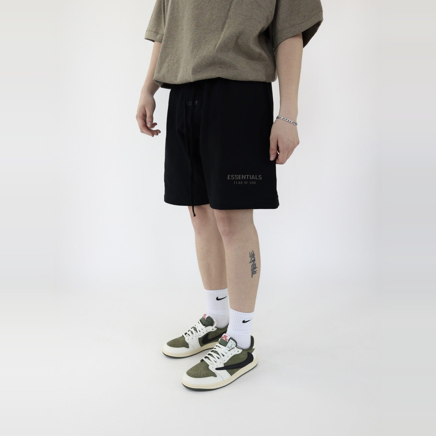 Fear of God Essentials S25 Shorts Glossy Jet Black-Fear of God-pikastore.cz