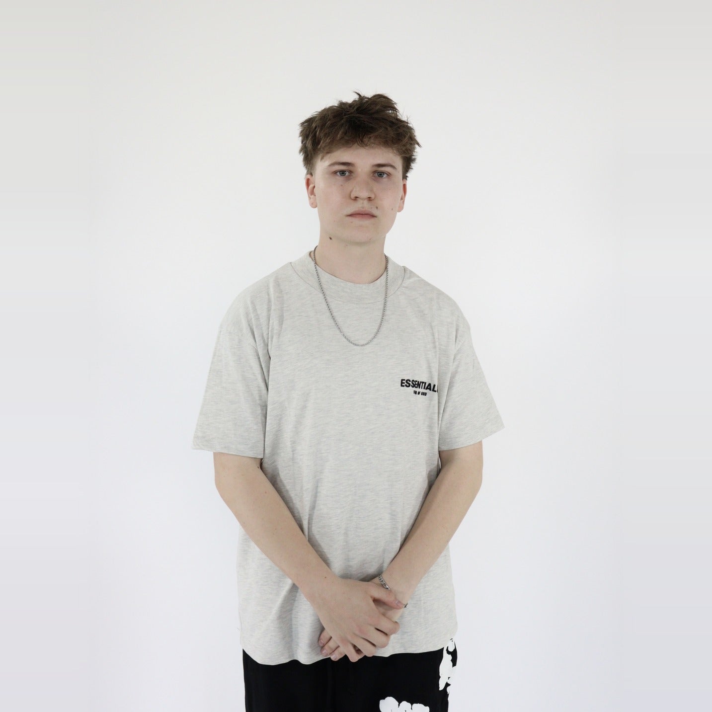 Fear of God Essentials S22 T-Shirt Light Oatmeal - PIKASTORE-Clothing-Fear of God-pikastore.cz