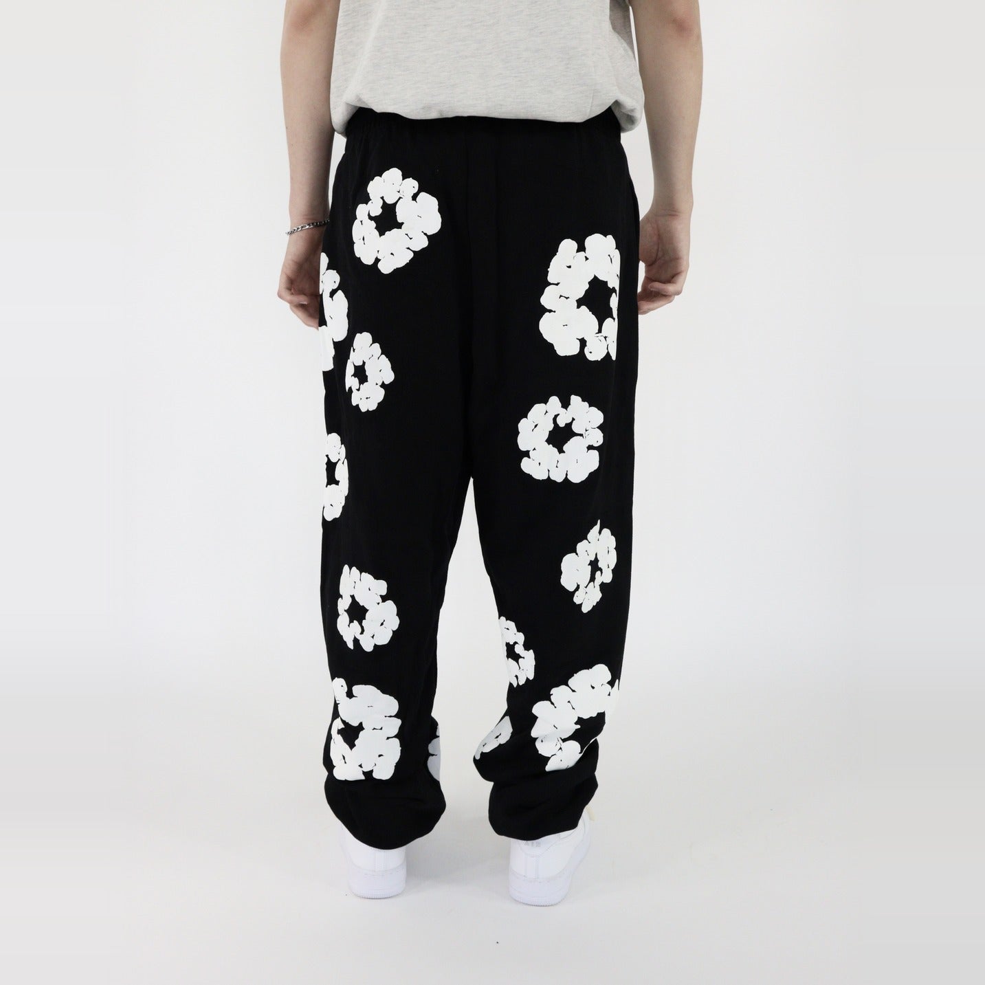 Denim Tears The Cotton Wreath Sweatpants Black-Clothing-Denim Tears-pikastore.cz