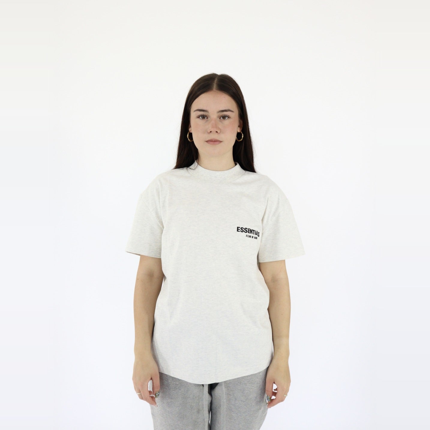 Fear of God Essentials S22 T-Shirt Light Oatmeal - PIKASTORE-Clothing-Fear of God-pikastore.cz